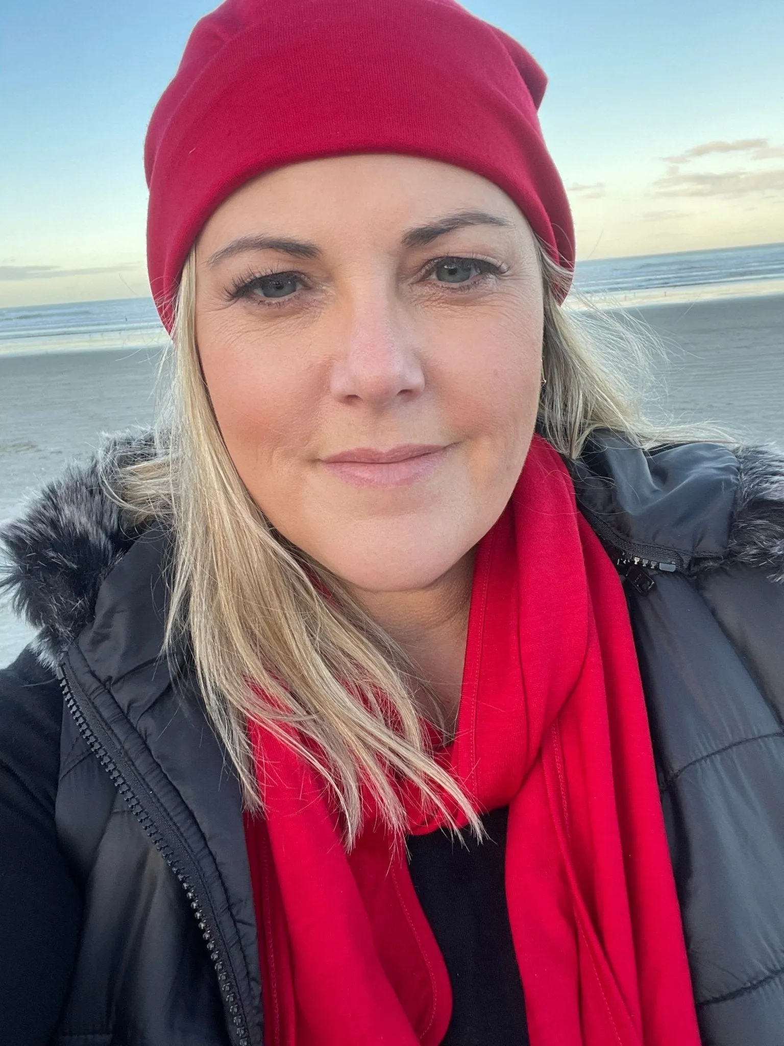100% MERINO BEANIE CUFFED/SLOUCH RUBY